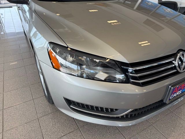 Volkswagen Passat Vehicle Full-screen Gallery Image 08