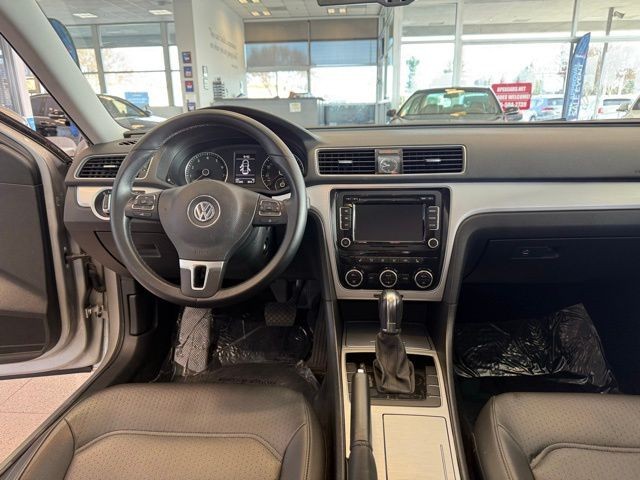Volkswagen Passat Vehicle Full-screen Gallery Image 24