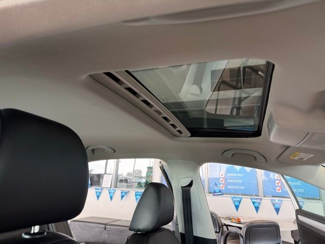 Volkswagen Passat Vehicle Full-screen Gallery Image 25