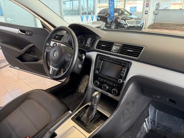 Volkswagen Passat Vehicle Full-screen Gallery Image 27