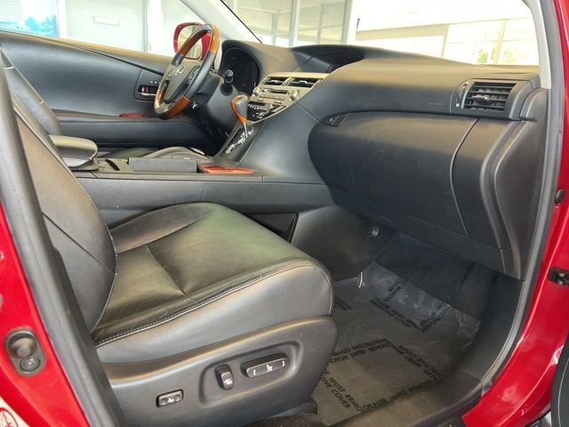 Lexus RX 450h Vehicle Full-screen Gallery Image 24
