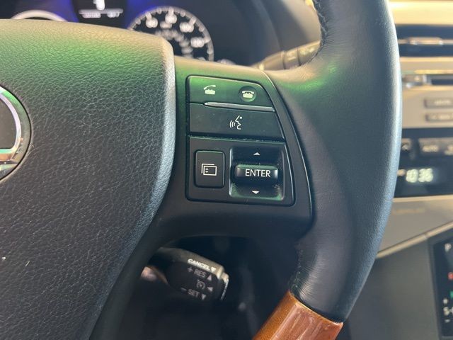 Lexus RX 450h Vehicle Full-screen Gallery Image 28