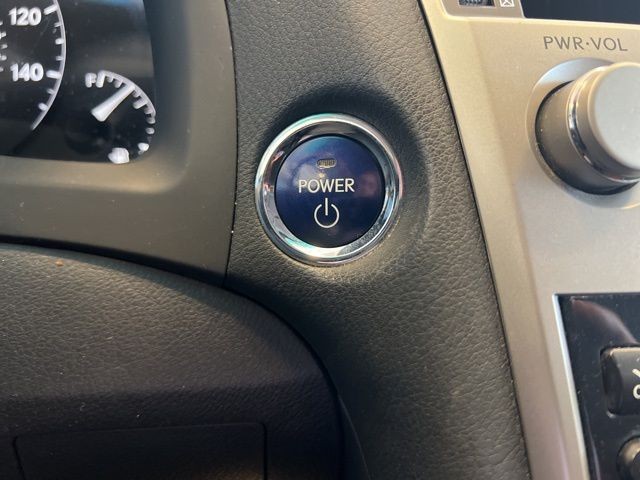 Lexus RX 450h Vehicle Full-screen Gallery Image 37