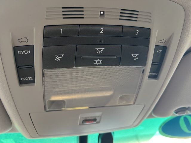 Lexus RX 450h Vehicle Full-screen Gallery Image 38