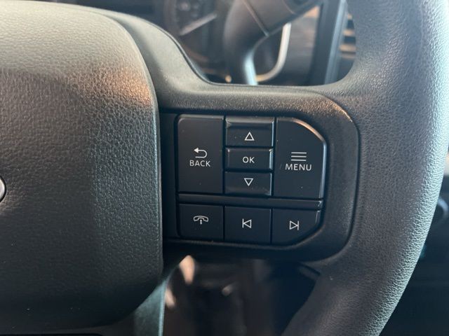 Ford F-150 Vehicle Full-screen Gallery Image 26