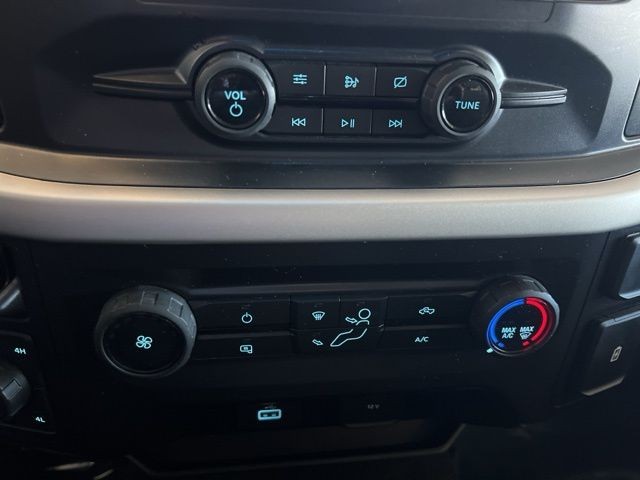 Ford F-150 Vehicle Full-screen Gallery Image 31