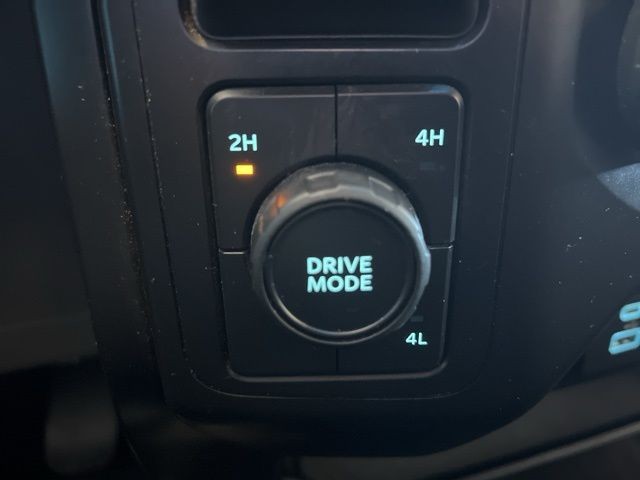Ford F-150 Vehicle Full-screen Gallery Image 32