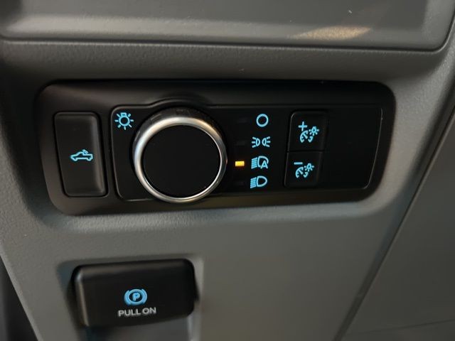 Ford F-150 Vehicle Full-screen Gallery Image 33