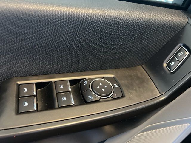 Ford F-150 Vehicle Full-screen Gallery Image 34