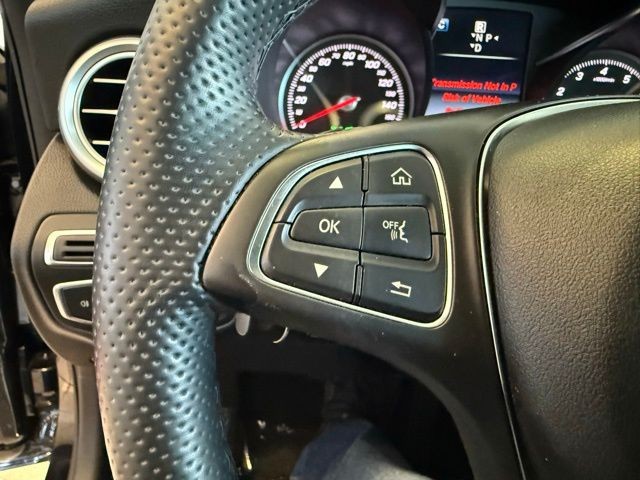 Mercedes-Benz C-Class Vehicle Full-screen Gallery Image 18