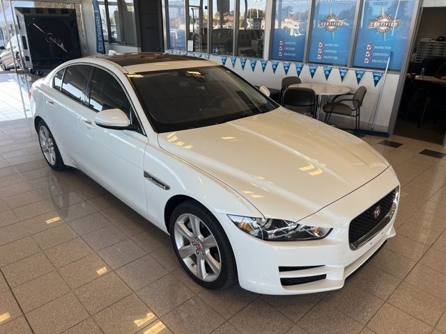 Jaguar XE Vehicle Full-screen Gallery Image 02