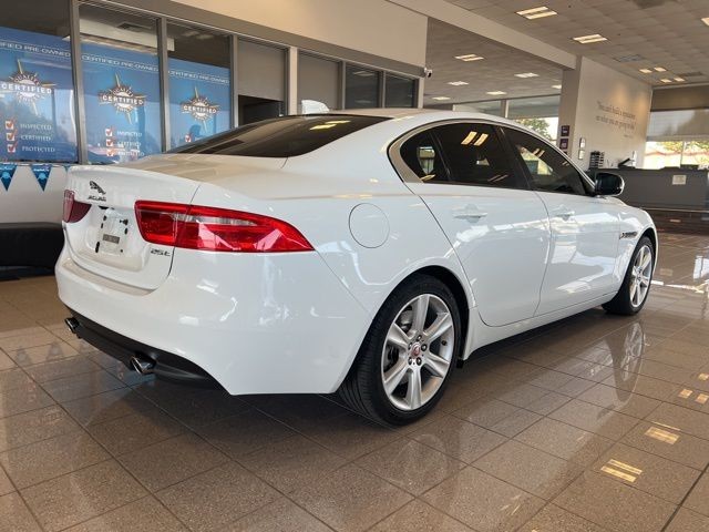 Jaguar XE Vehicle Full-screen Gallery Image 05