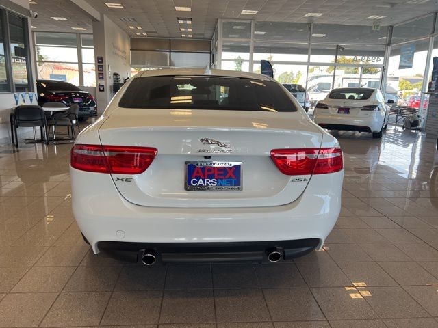 Jaguar XE Vehicle Full-screen Gallery Image 08