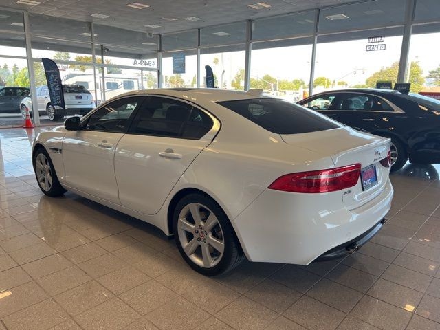 Jaguar XE Vehicle Full-screen Gallery Image 10