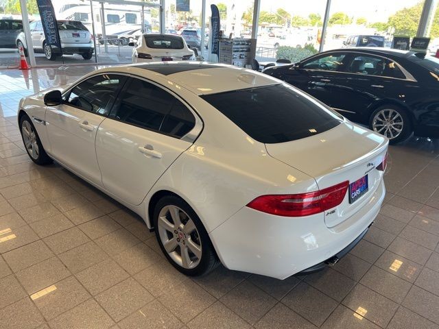 Jaguar XE Vehicle Full-screen Gallery Image 11
