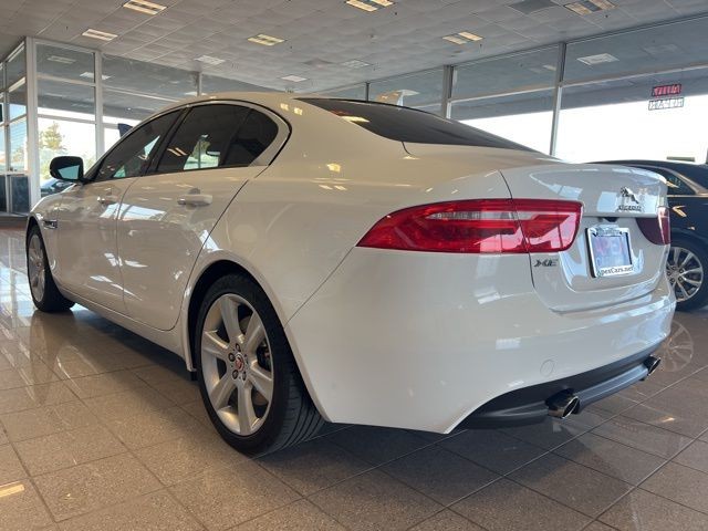 Jaguar XE Vehicle Full-screen Gallery Image 12