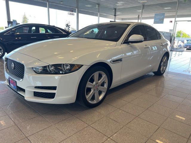 Jaguar XE Vehicle Full-screen Gallery Image 14