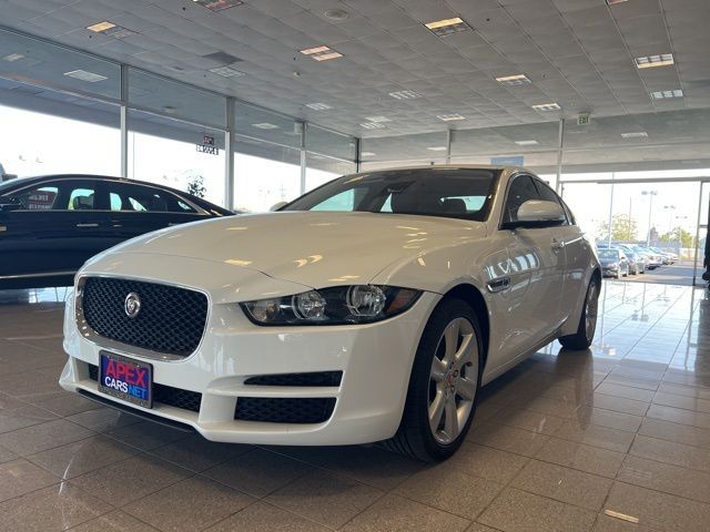 Jaguar XE Vehicle Full-screen Gallery Image 16