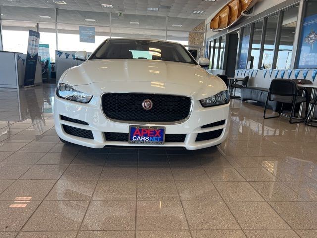 Jaguar XE Vehicle Full-screen Gallery Image 17