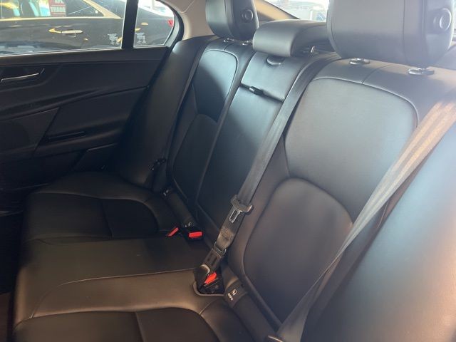 Jaguar XE Vehicle Full-screen Gallery Image 21