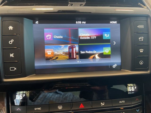 Jaguar XE Vehicle Full-screen Gallery Image 27