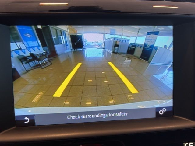 Jaguar XE Vehicle Full-screen Gallery Image 28