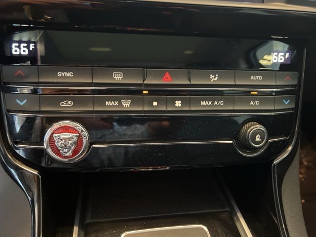 Jaguar XE Vehicle Full-screen Gallery Image 29