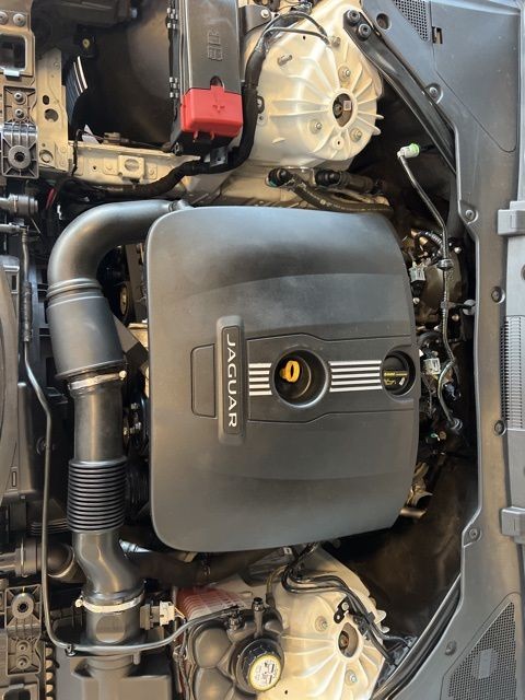 Jaguar XE Vehicle Full-screen Gallery Image 33