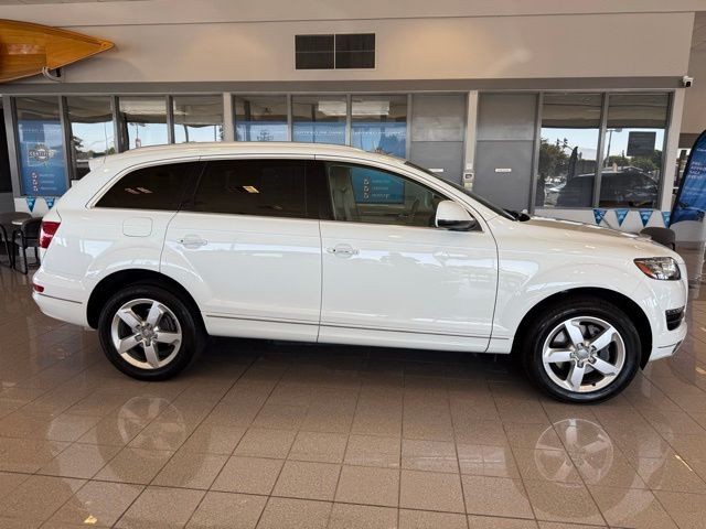 Audi Q7 Vehicle Full-screen Gallery Image 02