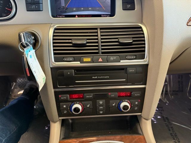Audi Q7 Vehicle Full-screen Gallery Image 16