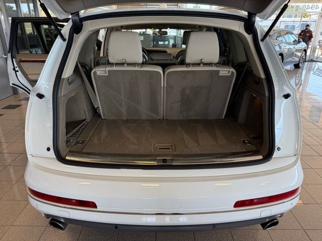Audi Q7 Vehicle Full-screen Gallery Image 23