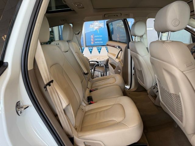 Audi Q7 Vehicle Full-screen Gallery Image 24