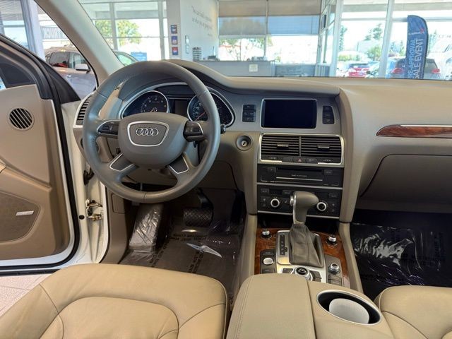 Audi Q7 Vehicle Full-screen Gallery Image 26