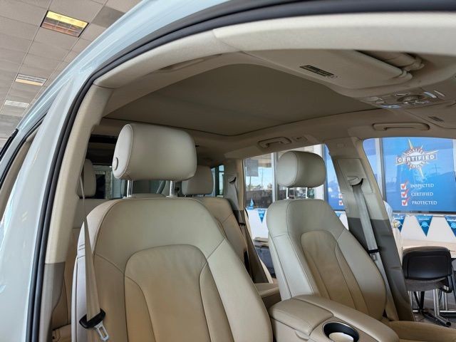 Audi Q7 Vehicle Full-screen Gallery Image 27