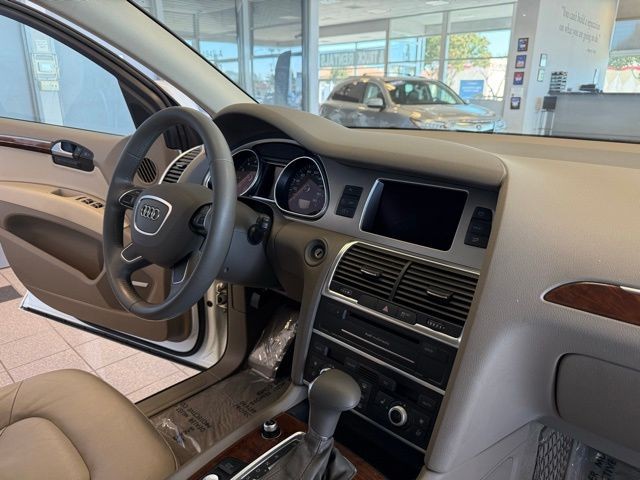 Audi Q7 Vehicle Full-screen Gallery Image 28