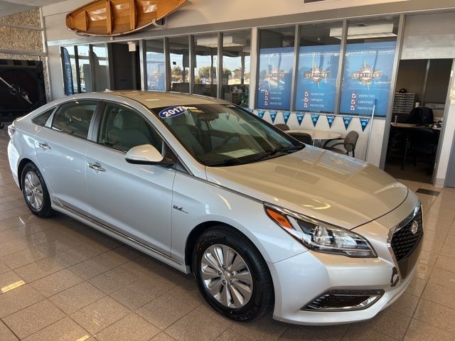 Hyundai Sonata Hybrid Vehicle Full-screen Gallery Image 02