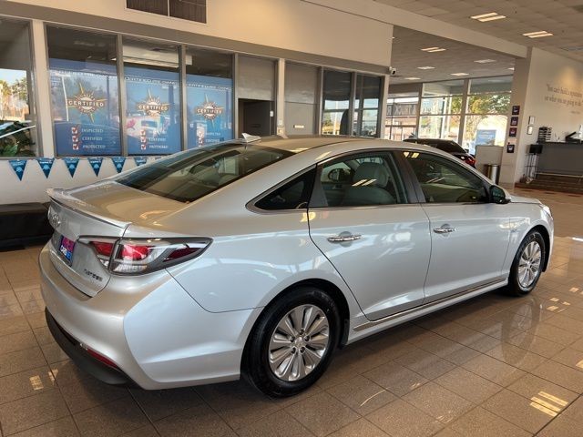 Hyundai Sonata Hybrid Vehicle Full-screen Gallery Image 05
