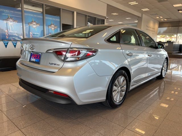 Hyundai Sonata Hybrid Vehicle Full-screen Gallery Image 07