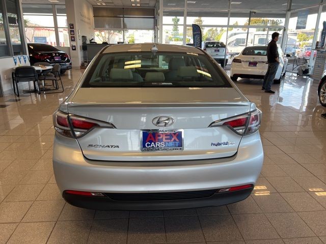 Hyundai Sonata Hybrid Vehicle Full-screen Gallery Image 09