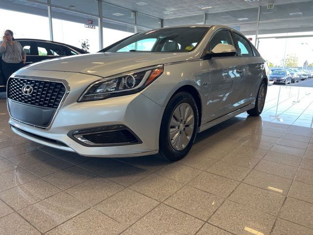 Hyundai Sonata Hybrid Vehicle Full-screen Gallery Image 15