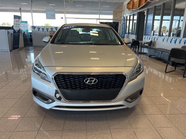 Hyundai Sonata Hybrid Vehicle Full-screen Gallery Image 18