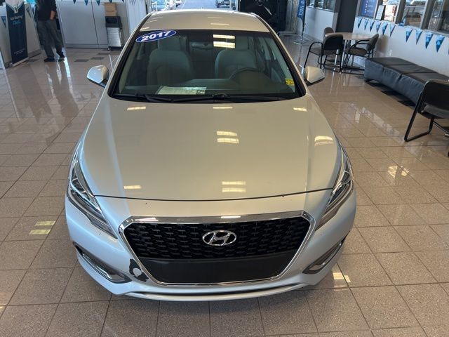 Hyundai Sonata Hybrid Vehicle Full-screen Gallery Image 19