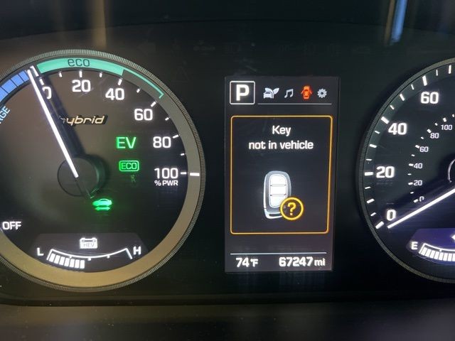 Hyundai Sonata Hybrid Vehicle Full-screen Gallery Image 25