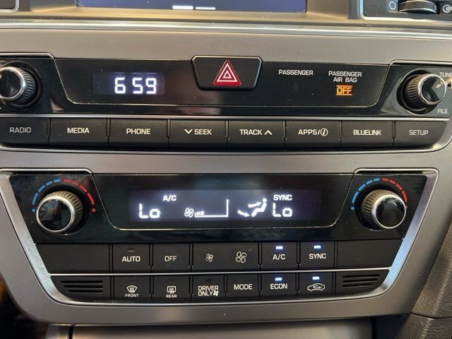 Hyundai Sonata Hybrid Vehicle Full-screen Gallery Image 28