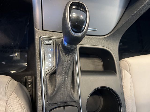Hyundai Sonata Hybrid Vehicle Full-screen Gallery Image 29