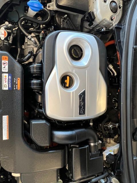 Hyundai Sonata Hybrid Vehicle Full-screen Gallery Image 33
