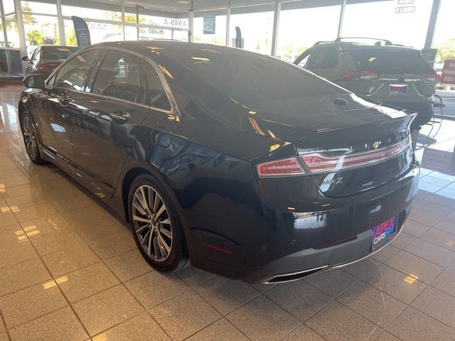 Lincoln MKZ Vehicle Full-screen Gallery Image 10