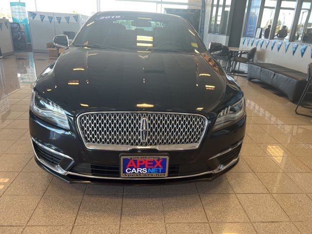 Lincoln MKZ Vehicle Full-screen Gallery Image 16