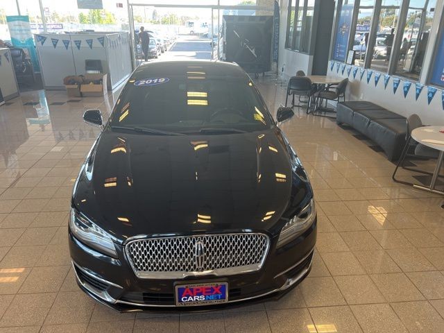 Lincoln MKZ Vehicle Full-screen Gallery Image 17