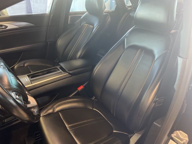 Lincoln MKZ Vehicle Full-screen Gallery Image 18